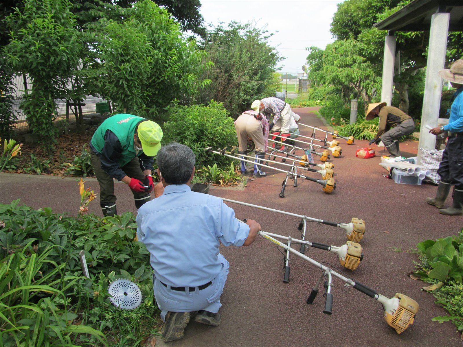 草刈準備中