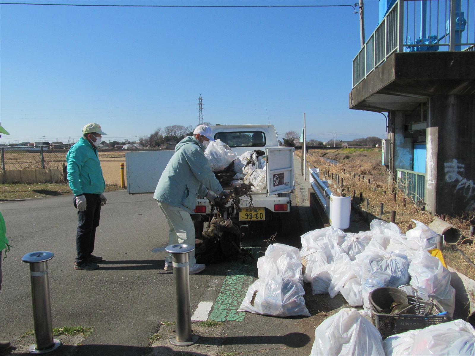 ゴミの収集_大物は軽トラで回収