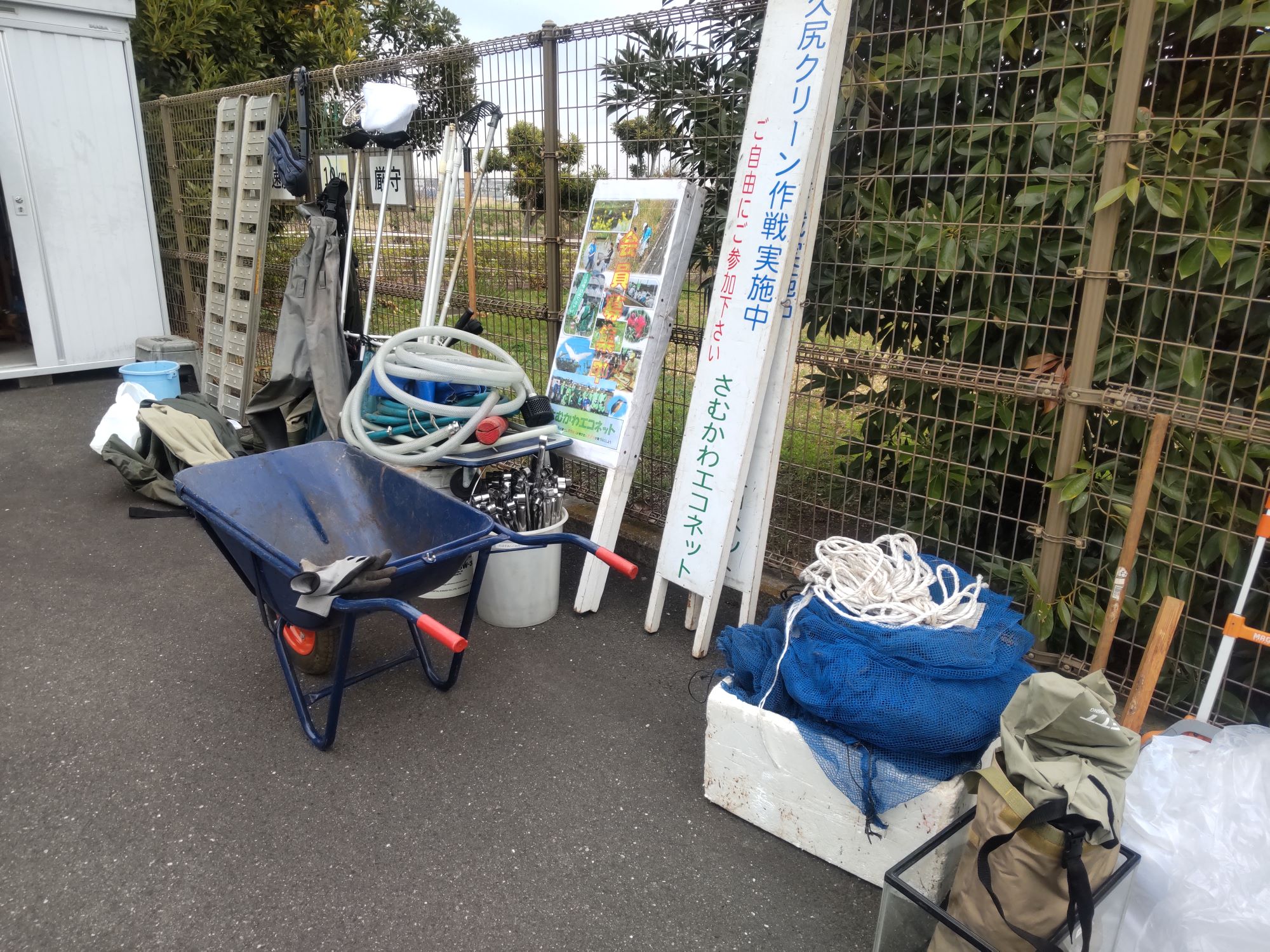 倉庫内の備品搬出