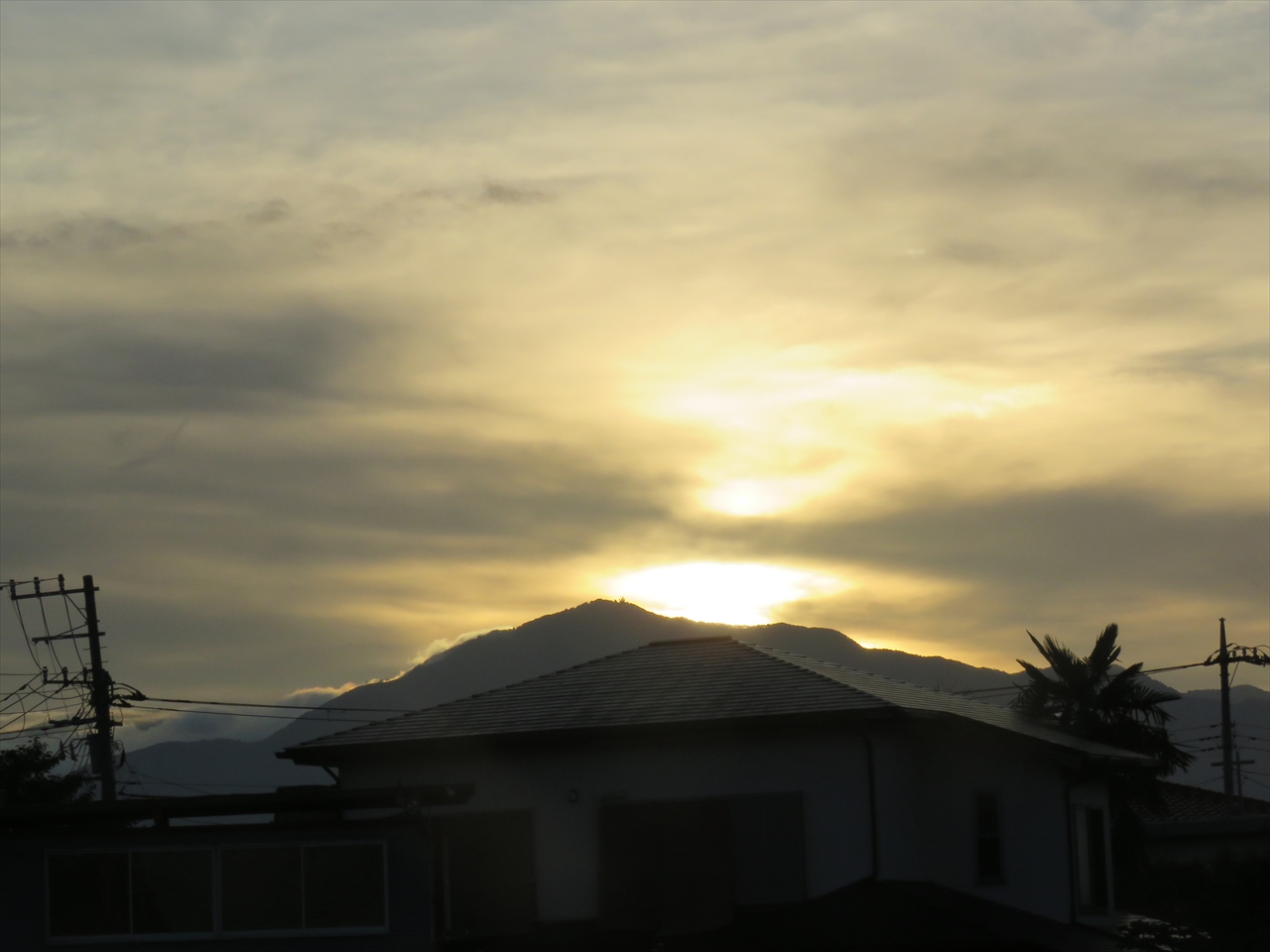 大山に沈む夕日