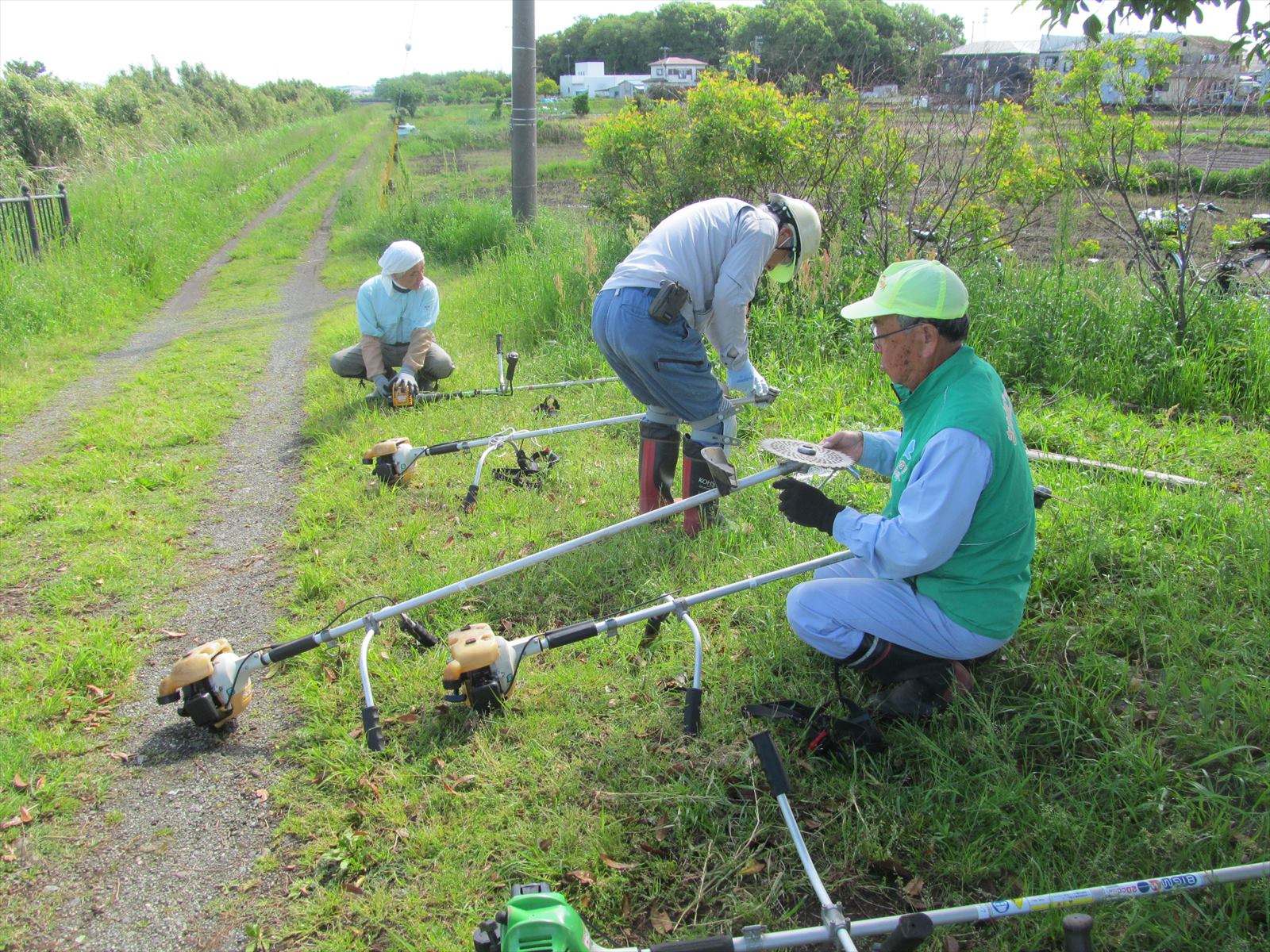 刈払い機の刃の取り付け