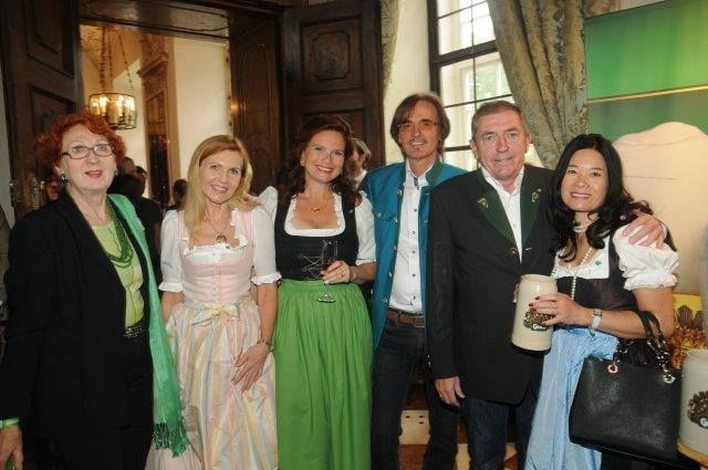 tina S. mit Salzburger Bgm. Schaden u. Gattin u. mit SANTONI u. Petra Döcker u. Heidi Hochrieser