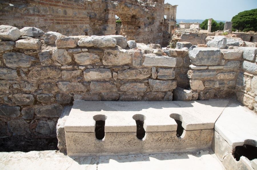 Antica latrina greca