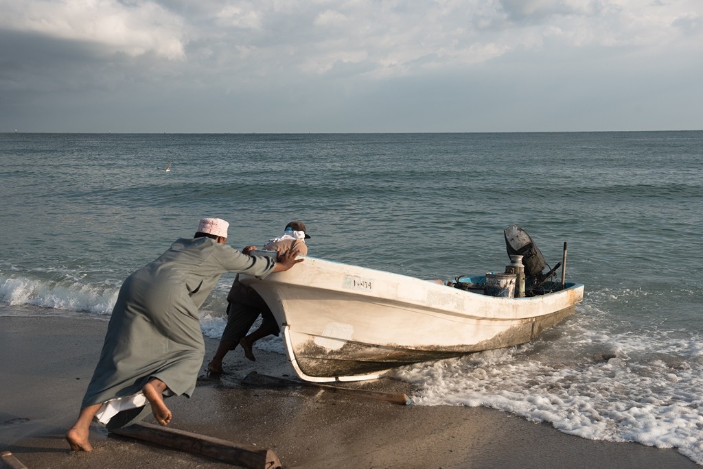 Wudam Al Sahir ist ein Fischerdorf. Die Fischer fahren dort sowohl nachts, wie auch morgens kurz nach Sonnenaufgang und abends zum Sonnenuntergang zum Fischen raus. Foto: Andrea Weiner