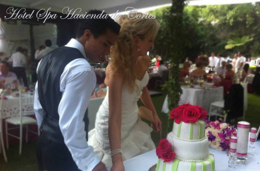 Pastel para boda de fondant en hacienda de cortes en jiutepec morelos