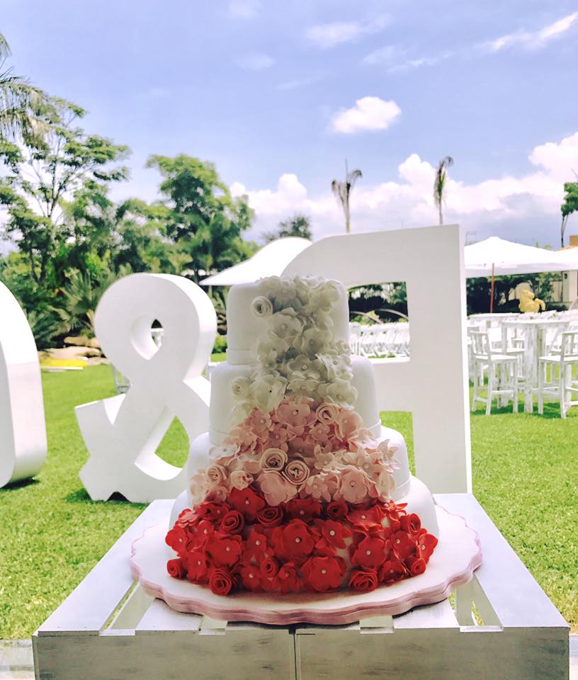 Pastel para boda de fondant letras gigantes