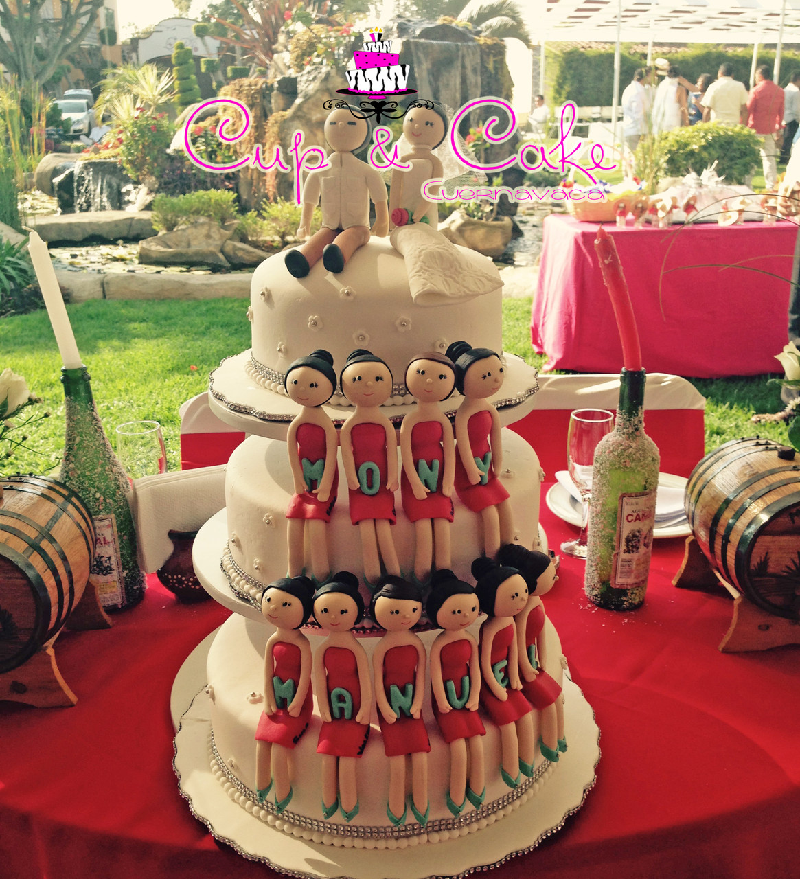Pastel para Boda en cuernavaca morelos con damas de honor color rojo