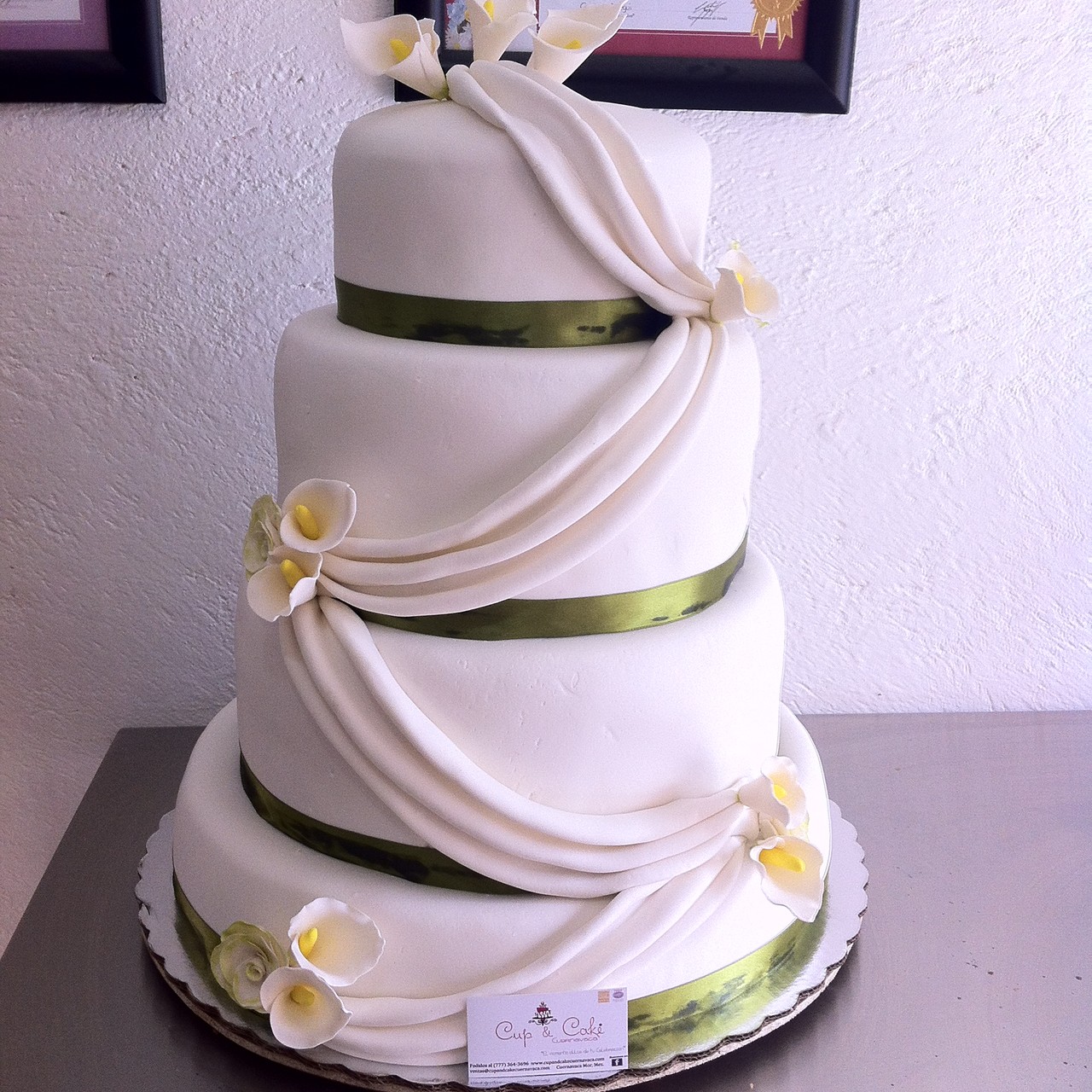 Pastel para boda de fondant en forma de vestido