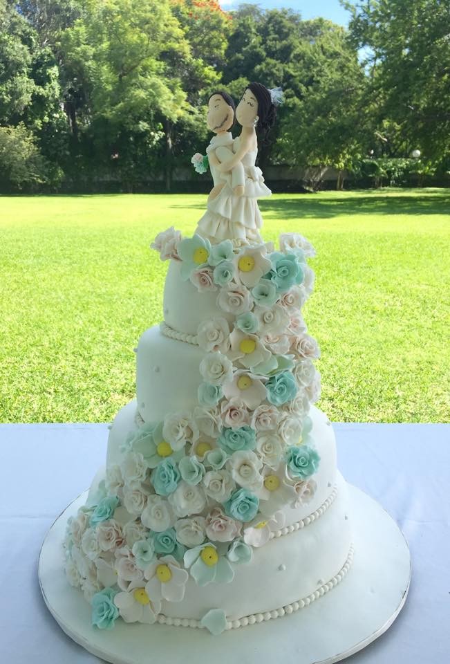 Pastel para Boda en cuernavaca moreloscon flores de betun