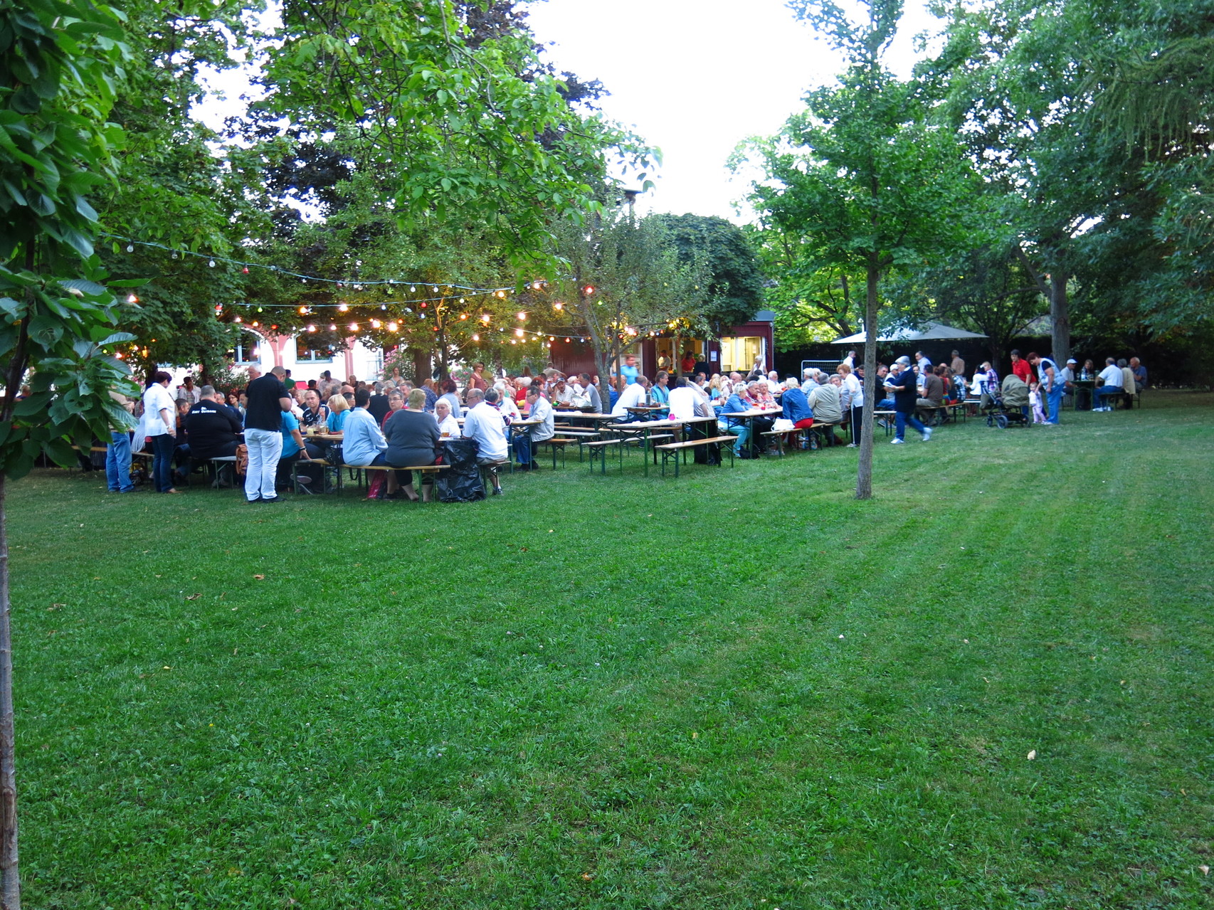 Pfarrgarten - Pfarrheuriger während der Sommerferien