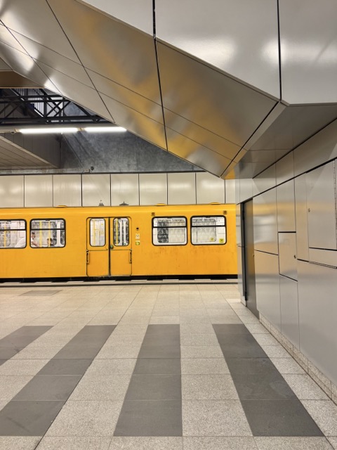 Bahnhof: Architektur des Gleichzeitigen