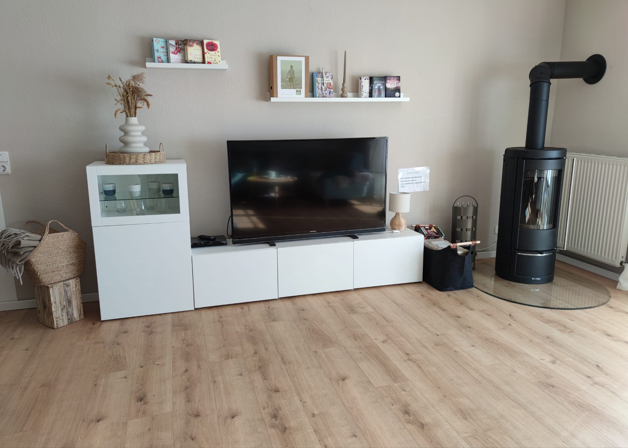55 LED TV, Kaminofen