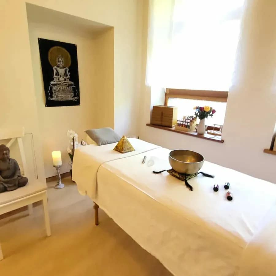 Heiler-Praxis im Yoga Ashram Nordheide zwischen Jesteburg und Buchholz i.d.N. bei Hamburg, Norddeutschland - Energiearbeit, Seelenheilung, Geistheilung, spirituelle Heilarbeit