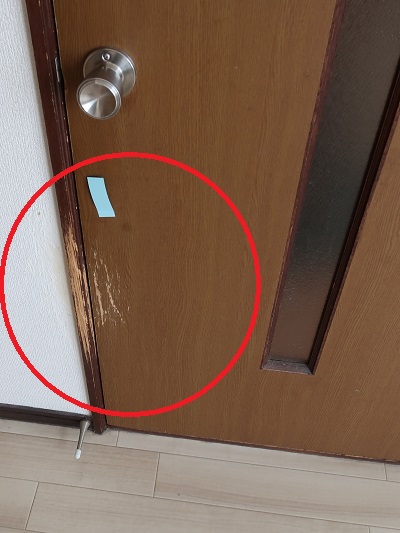 ドアの塗装剥がれ