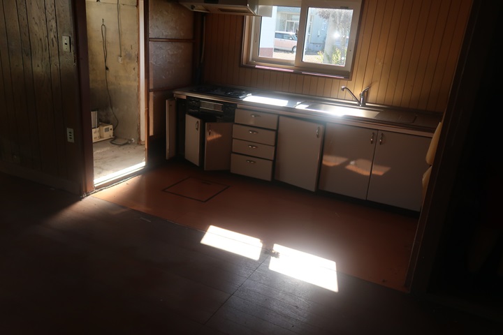 幸町中古住宅居間台所