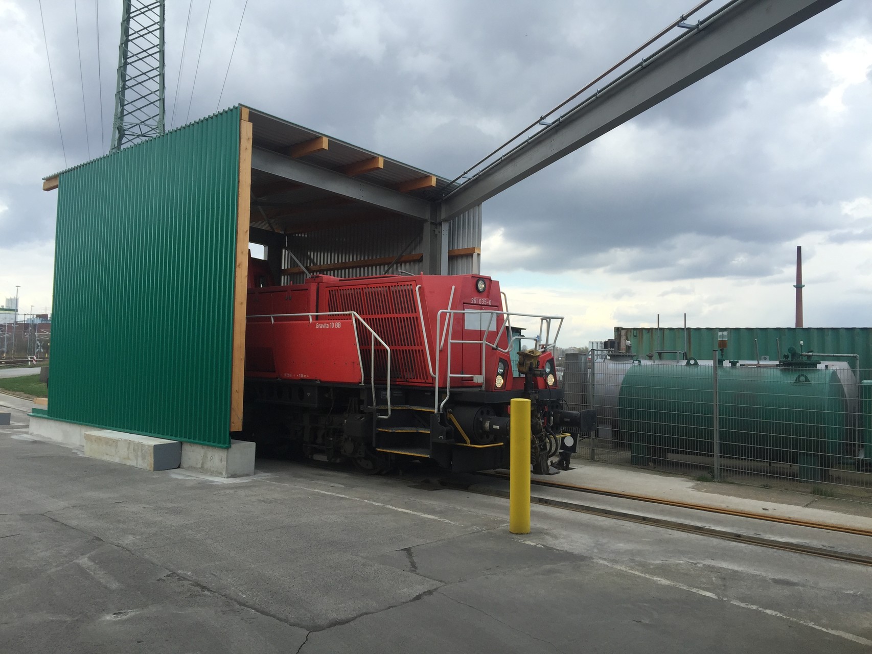 Lok-tankstelle im Hafen Hamburg