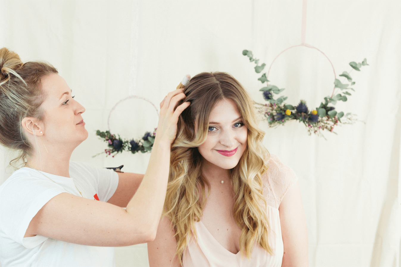 Bild: Brautstyling in Köln, Tipps für das Brautmake-Up, Inspiration für die Brautfrisur, finde Ideen für das Brautstyling, NRW, gefunden auf philosophylove.de aus Düsseldorf, Trauredner Düsseldorf, Trauteam, Traurednerin, Philosophy Love