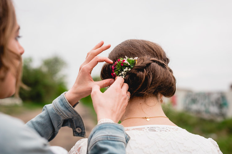 Die freie Trauung in Düsseldorf, finde Tipps und Inspiration für die Regenbogenhochzeit in Düsseldorf, NRW, Hochzeitsreportage, gefunden auf philosophylove.de aus Düsseldorf und Osnabrück