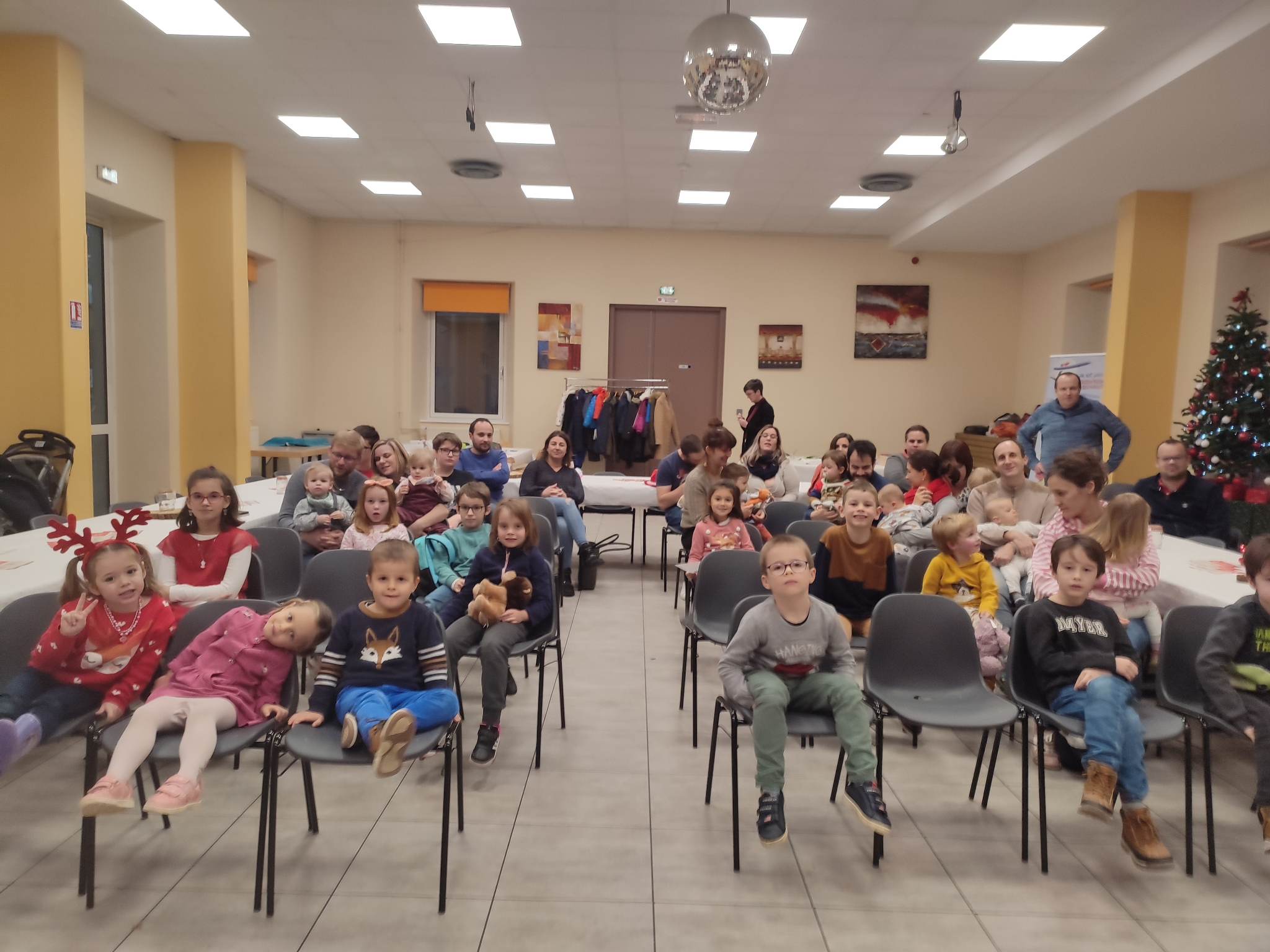 La série des  Fêtes de ST Nicolas se termine à Thann avec l'association Les Jumeaux 68 ...Avec les enfants et leurs parents Merci pour ce bel accueil et votre écoute !