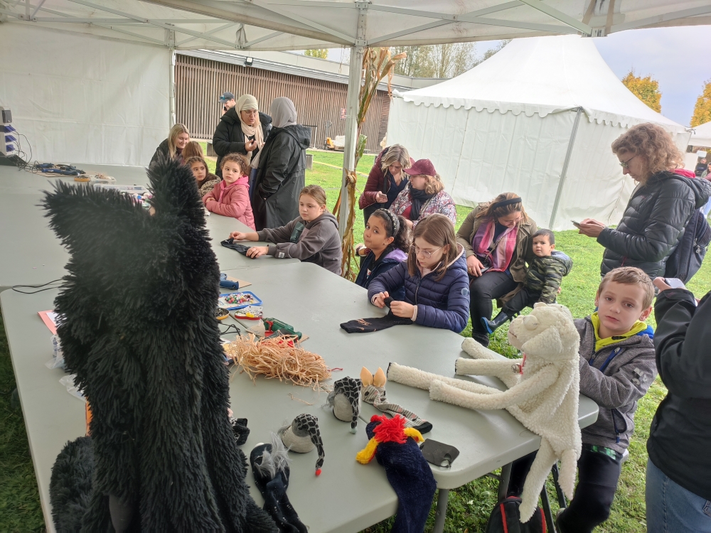 groupe et réalisations atelier gnomes et marionnettes en recyclé  fête du potiron Wittenhem 19/10/2025