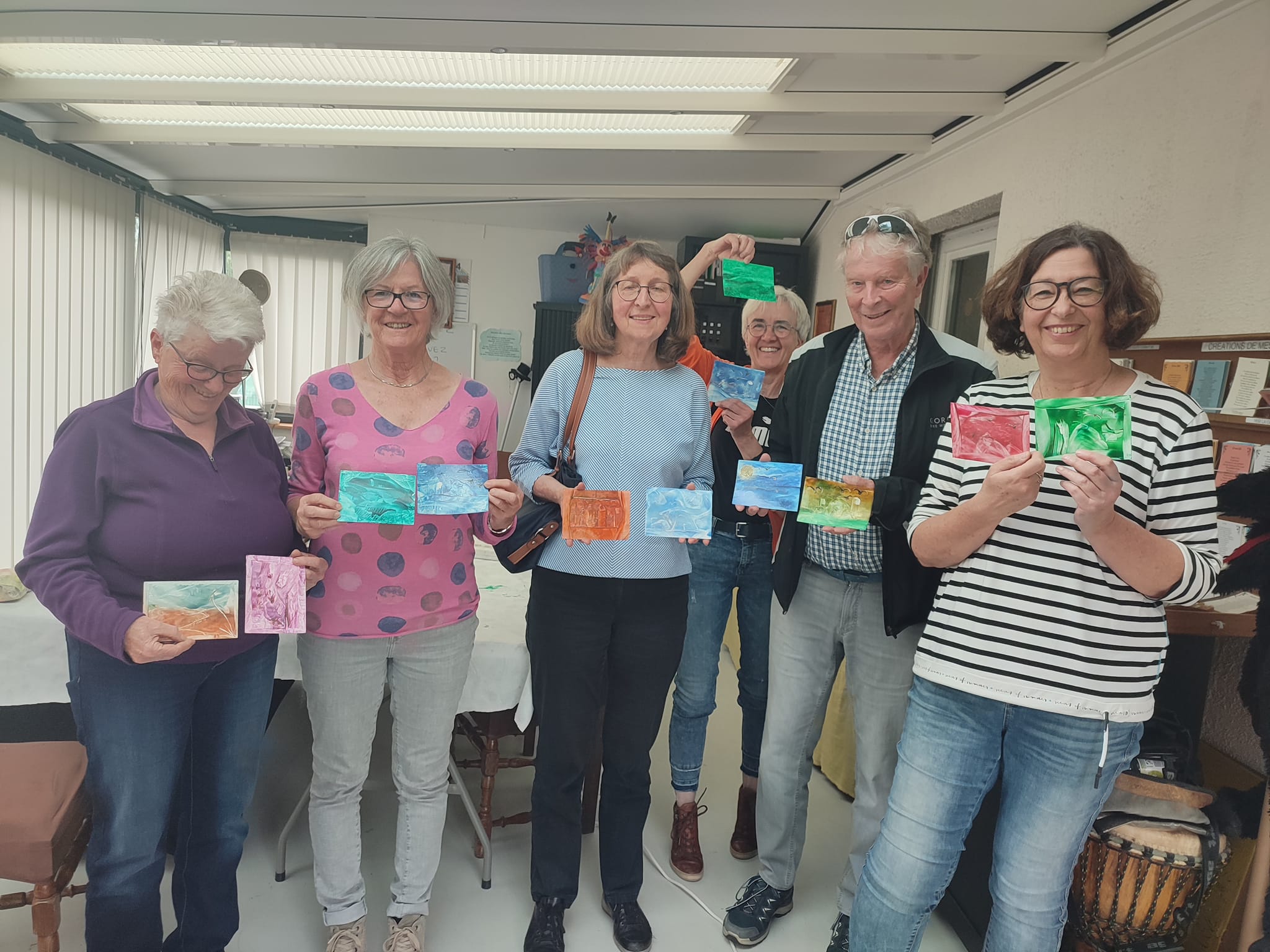 groupoe seniors atelier peinture au fer à repasser