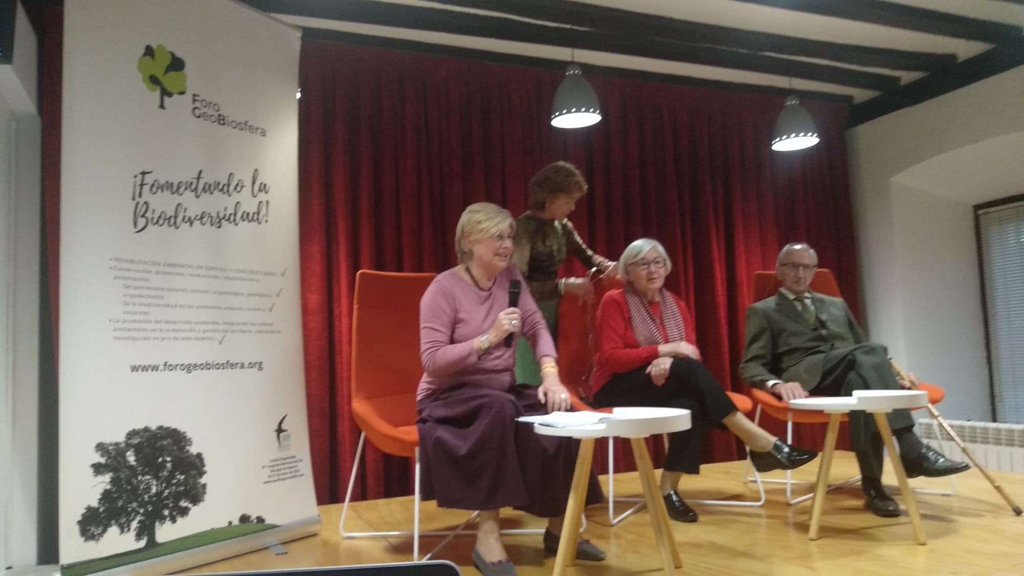BUENA ACOGIDA EN LA PRESENTACIÓN DE "TU ÁRBOL SEGOVIANO" EN LA CASA DE LA LECTURA