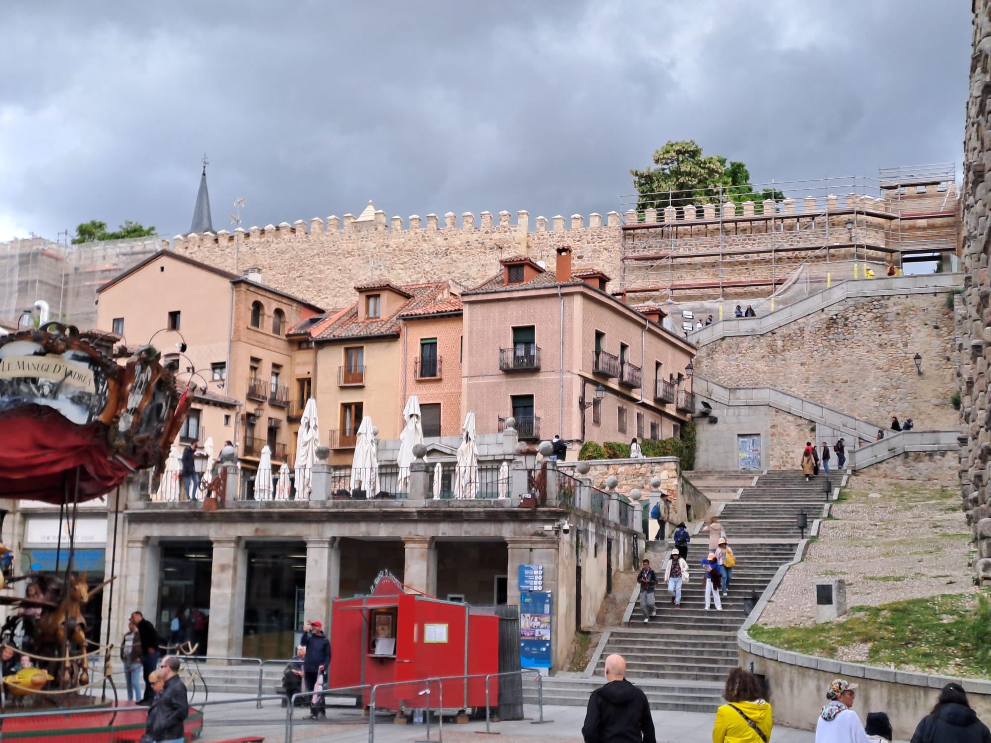 Foro GeoBiosfera solicita la retirada de las mallas en las obras de la muralla