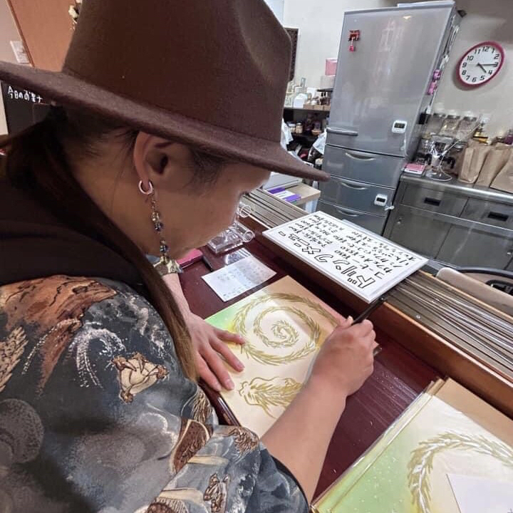 オラクルカード占い師マンティスマンティス