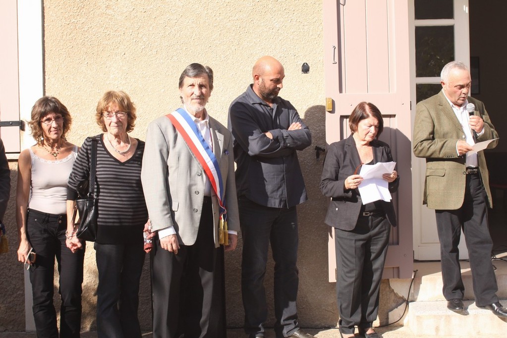 Entouré de sa famille, Pierre Oberti a reçu le soutien des élus et de la population