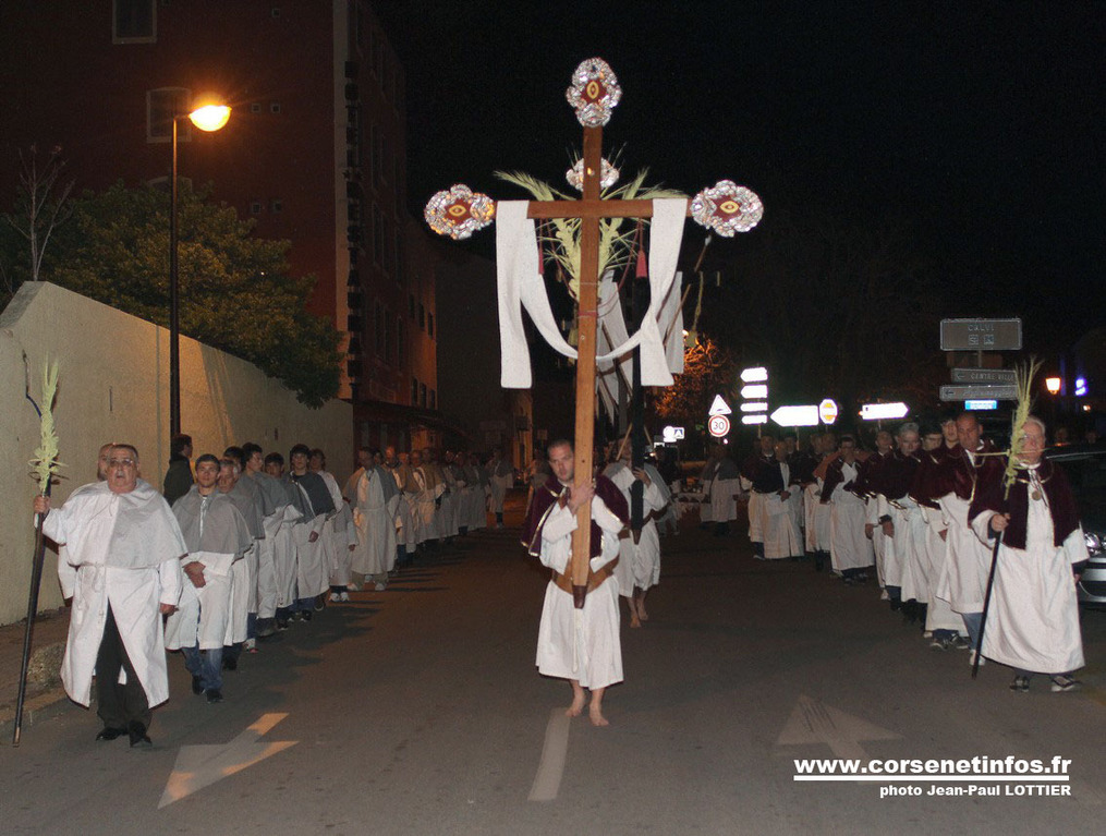 La procession en direction de la basse ville