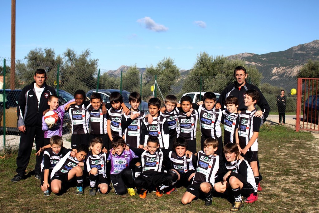 Les deux équipes de  jeunes du FC Calvi