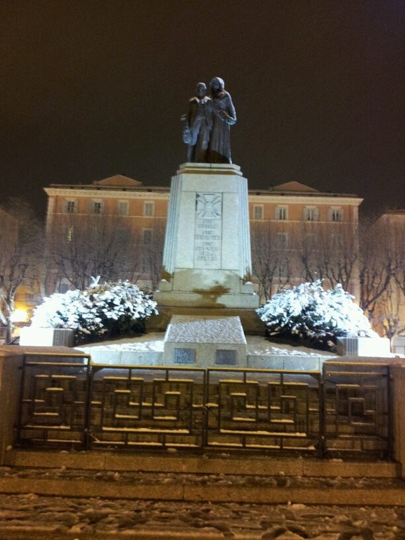 Le monument aux morts de Bastia sous la neige