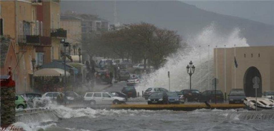 Les éléments déchaînés sur le Vieux-Port de Bastia