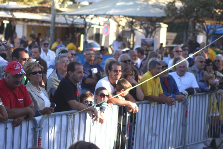 Beaucoup de monde au parc fermé de L'Ile-Rousse