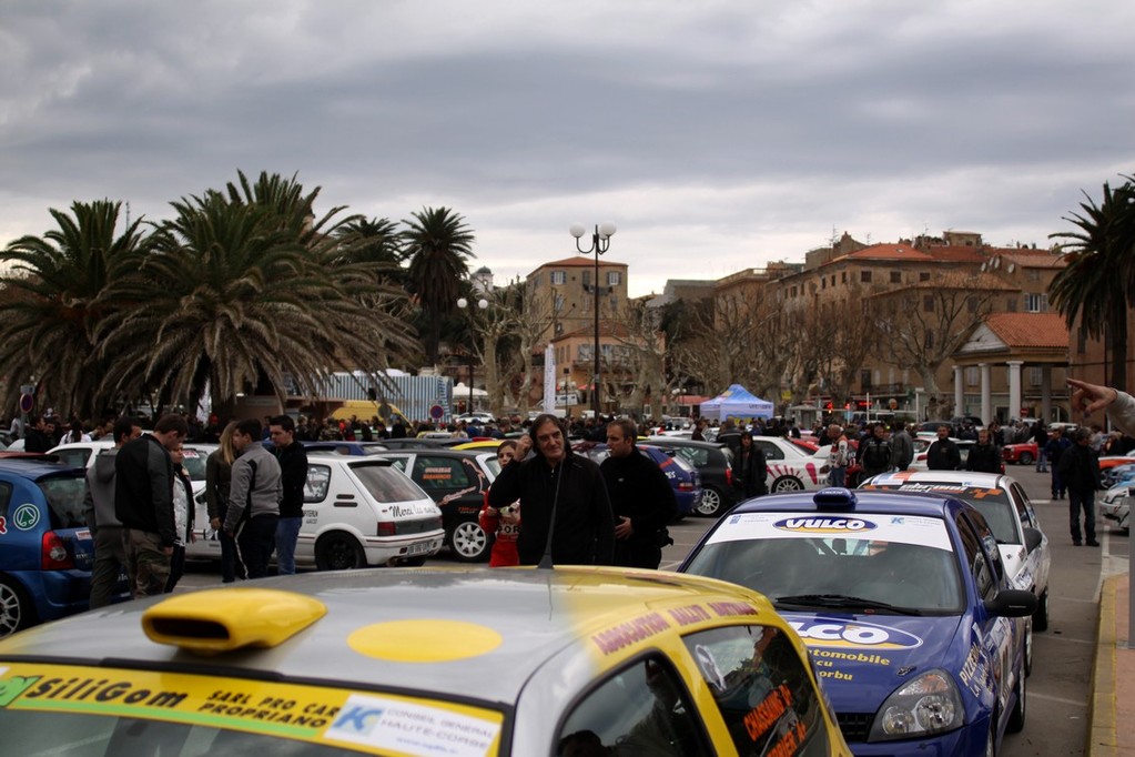 Au parc fermé de L'Ile-Rousse, pilotes et co pilotes en état de choc