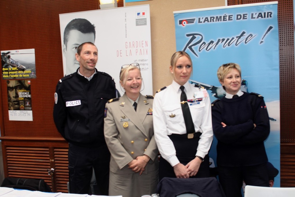 L'attente des entretiens dans la bonne humeur