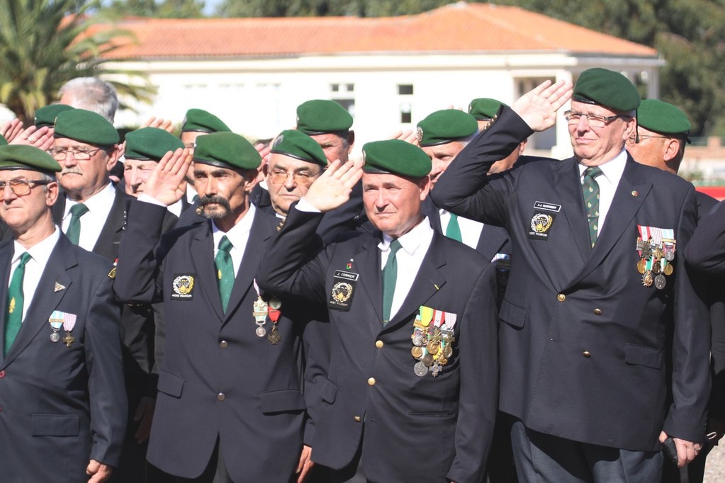 Le salut des anciens