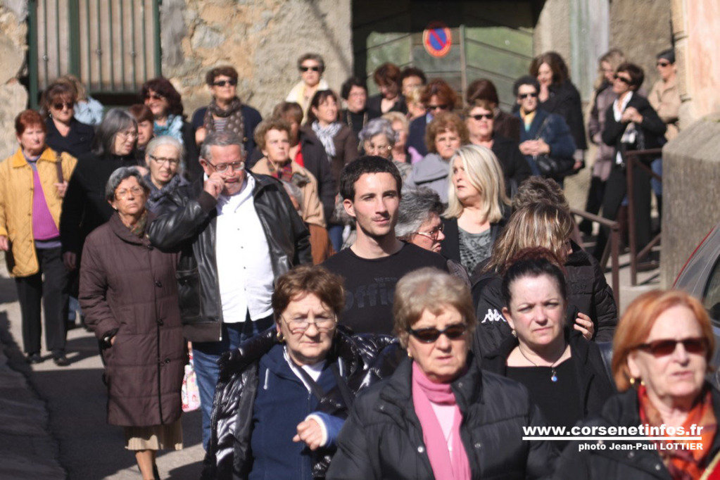 Les fidèles en procession