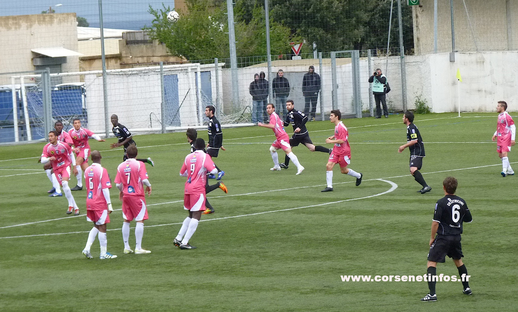 Coup-franc de Marty : Menozzi claquera le ballon en corner