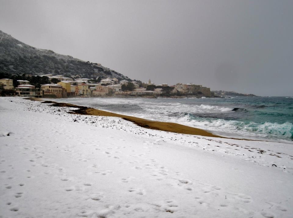 La plage d'Algajola (Hélène Cancela)