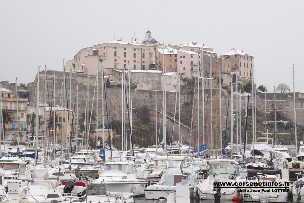 Le port de plaisance et la Citadelle