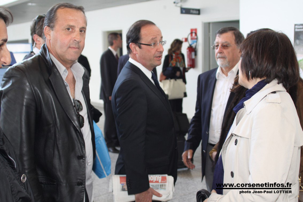 A l'aéroport de Calvi avant l'embarquement pour Paris