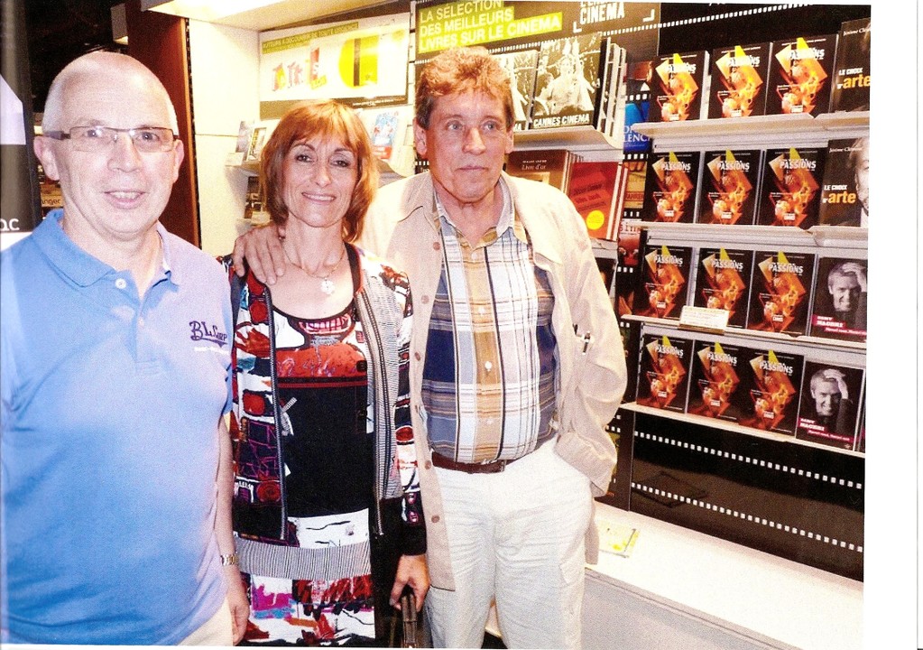 Gilbert Chamonal et Hervé Somnard, les auteurs du livre "Festival de passions -Un jour à Cannes et Danielle Pichon, réunis devant le livre présenté au public azuréen samedi dernier à Cannes