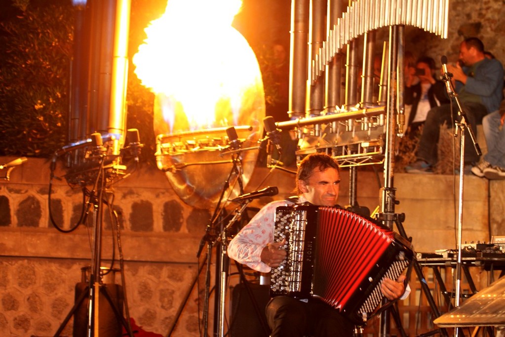 L'orgue en feu et l'accordéon