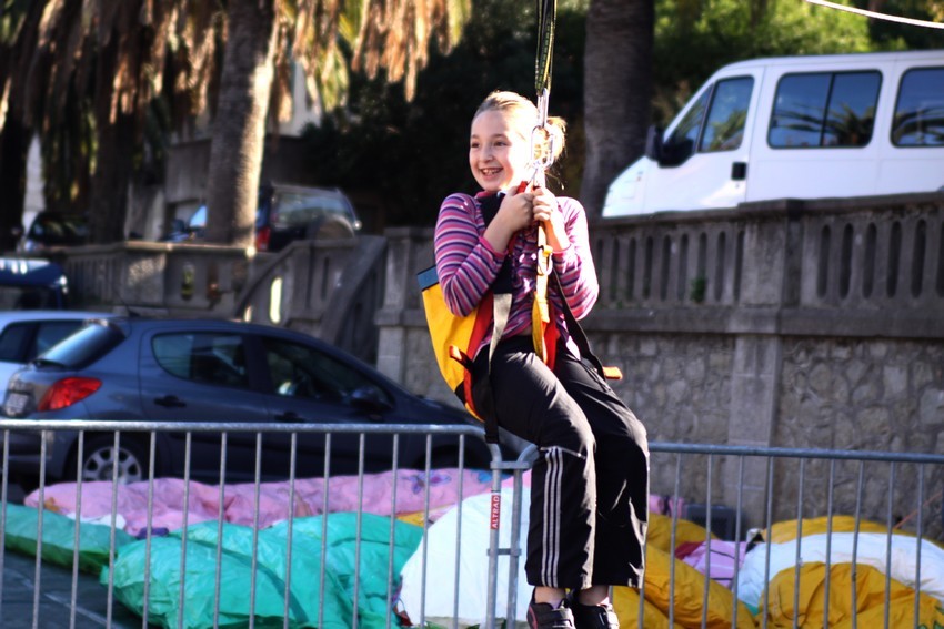 Sur la tyrolienne avec le sourire