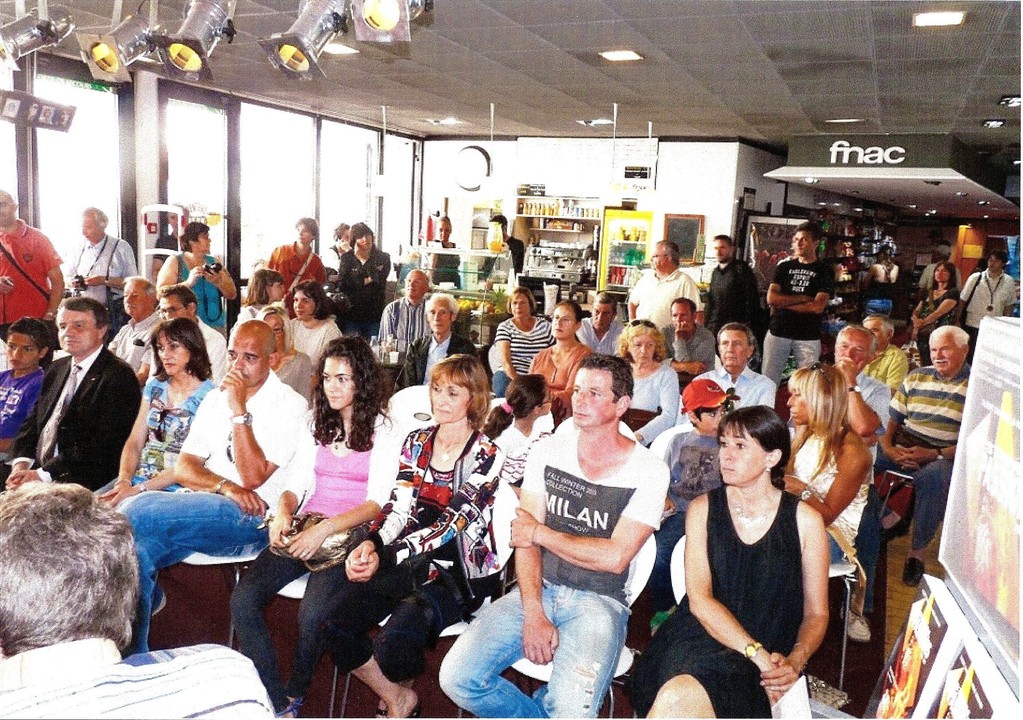 Un très nombreux public, parmi lequel on remarqua notamment la présence de Bernard Brochand, député maire de Cannes, est venu samedi dernier, assister à la présentation officielle du livre.