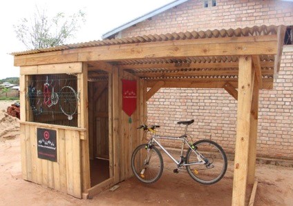 Madagascar. Financement d'un atelier de réparation de vélos.