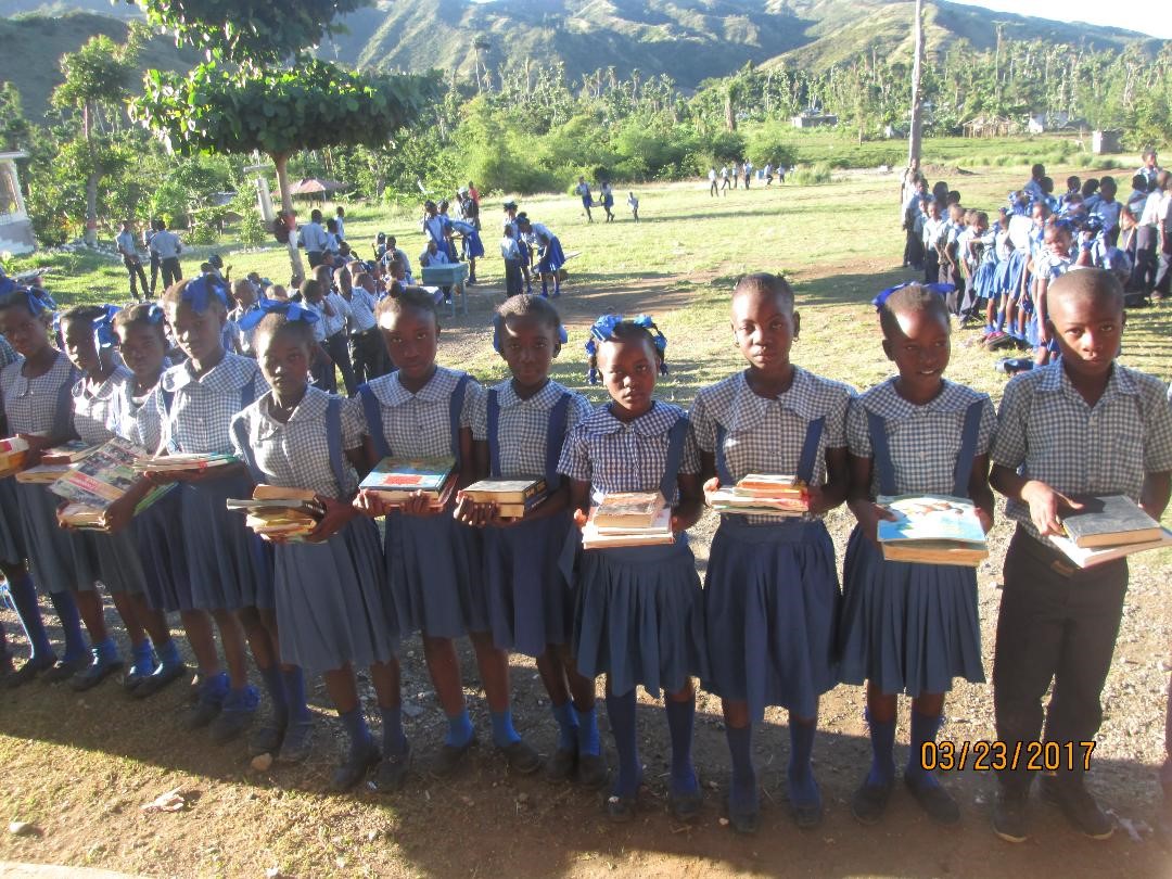 Haiti. Soutien à la petite commune de Carcasse, dévastée par l'ouragan Matthew. Achat de fournitures scolaires.