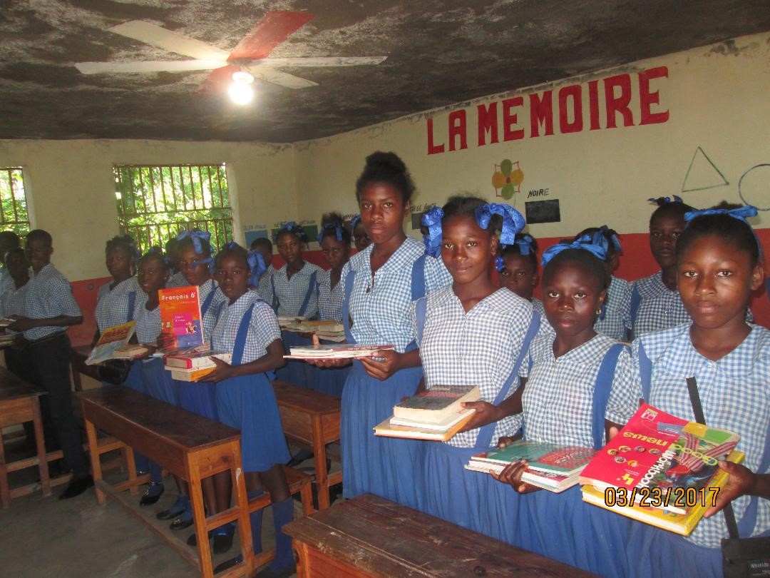 Haiti. Soutien à la petite commune de Carcasse, dévastée par l'ouragan Matthew. Achat de fournitures scolaires.