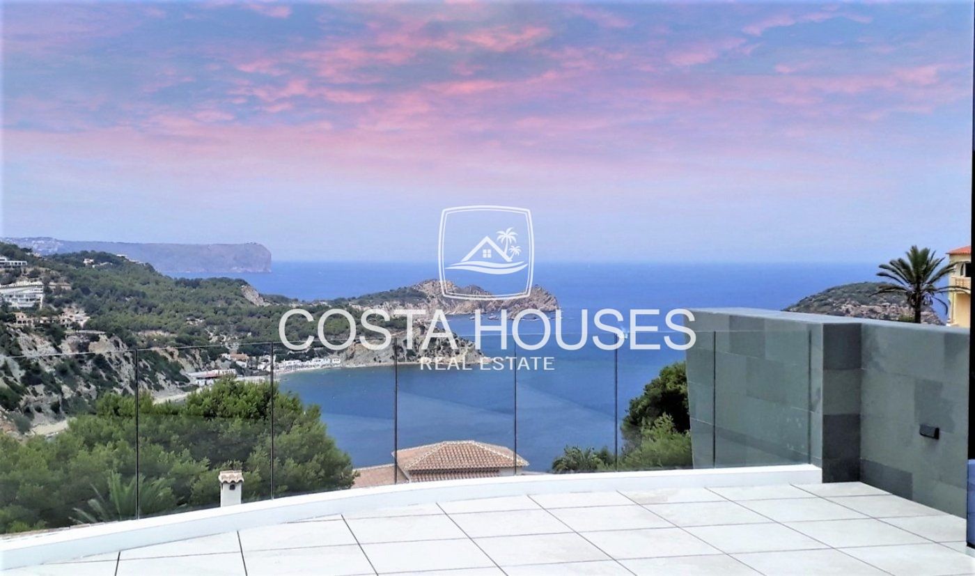 Las Mejores Propiedades y Villas en Javea · Denia · Moraira | The Best Properties and Villas on The Costa Blanca Spain  COSTA HOUSES Exclusive Real Estate · www.costa-houses.com
